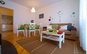 Luxe 3BR Apartment Split