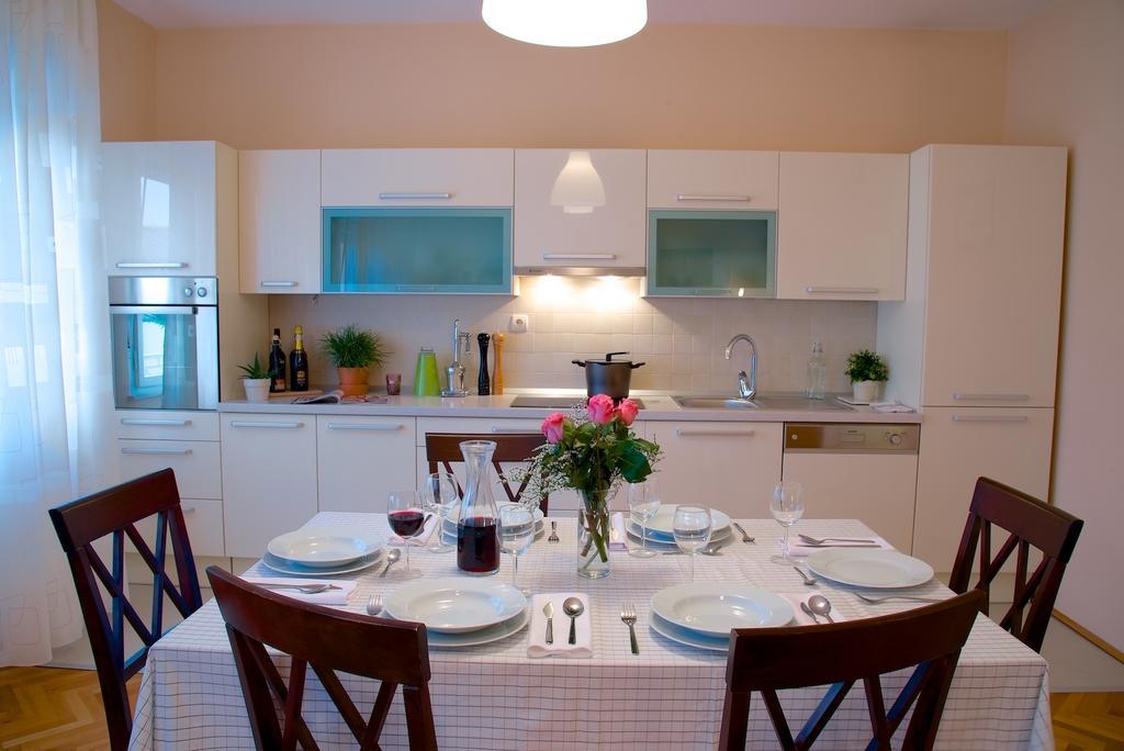 Luxe 3BR Apartment Split Chambre photo
